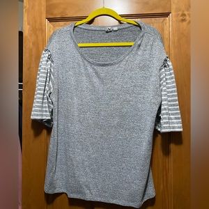 Gap shirt with wide sleeves